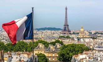 Франция набросилась на Россию с обвинениями. Что разозлило Макрона
