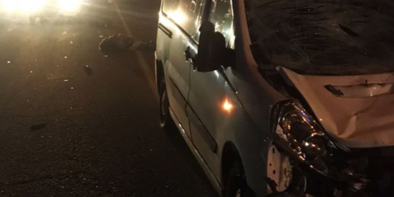 Пешеход перелетел через авто: под Днепром микроавтобус Citroën насмерть сбил мужчину