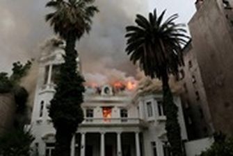 В Чили протестущие подожгли университет