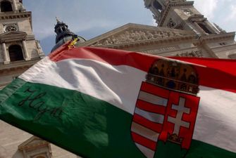 Венгрия отложила открытие школ после протестов учителей и учеников