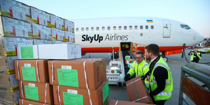 В Украину прибыло пять самолетов с медсредствами: у Зеленского рассказали детали