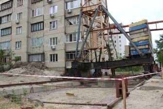 В Дарницком районе ремонтируют две поврежденные обстрелами многоэтажки