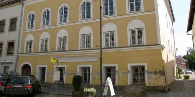 Власти Австрии разместят в доме Гитлера отделение полиции