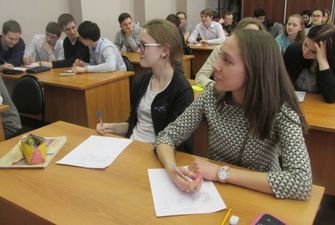 Старших классов в украинских школах больше не будет: что делать детям?