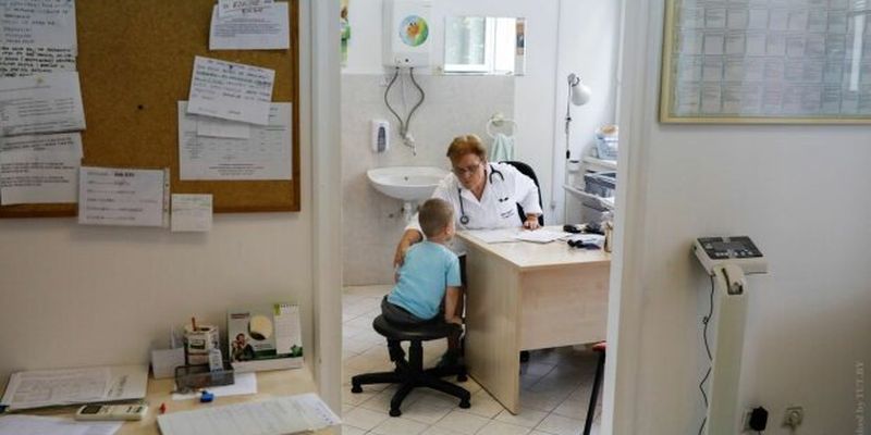 Минздрав подтвердил запрет на посещение школ детям без прививок