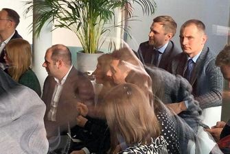 "Слуги народа" прибыли в Давос: появились фото с первой встречи