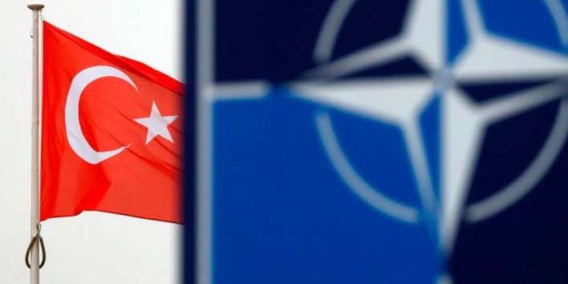 Міністр оборони Туреччини: ми поки ще залишаємося в НАТО і нікуди не виходимо
