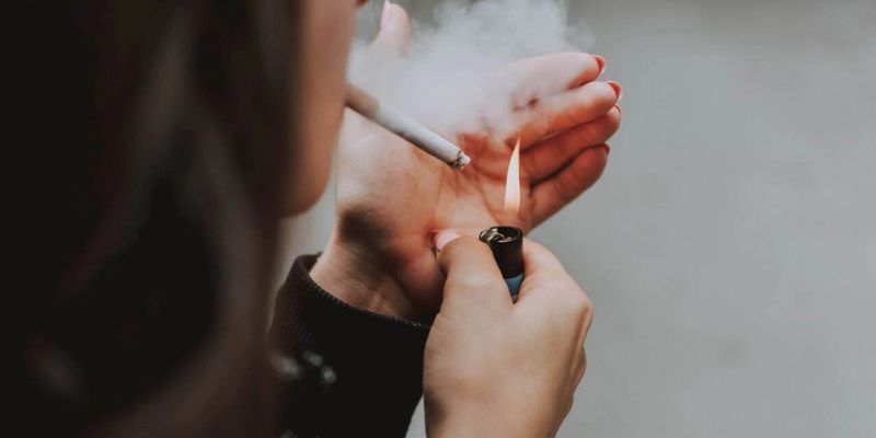 Новая Зеландия со следующего года запретит курение в стране: кого коснется запрет