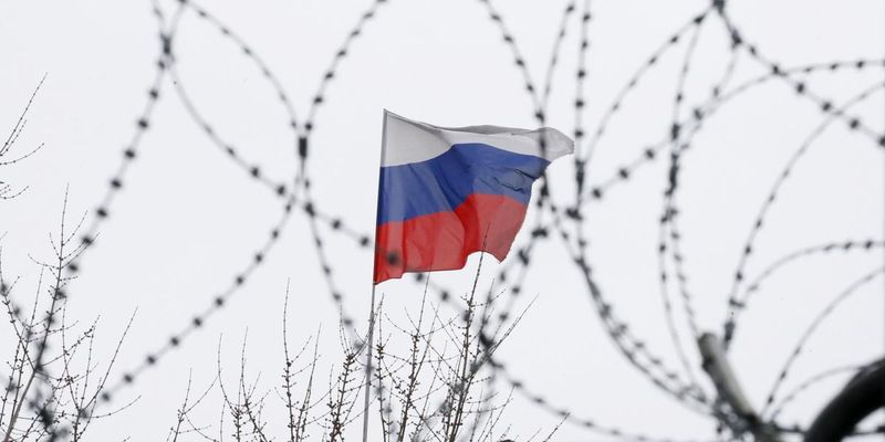 Зеленский продлил санкции против 55 российских банков и финкомпаний