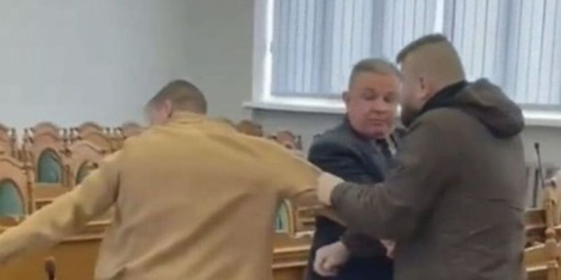 Звездный украинский каратист устроил драку с депутатом: видео жесткого инцидента