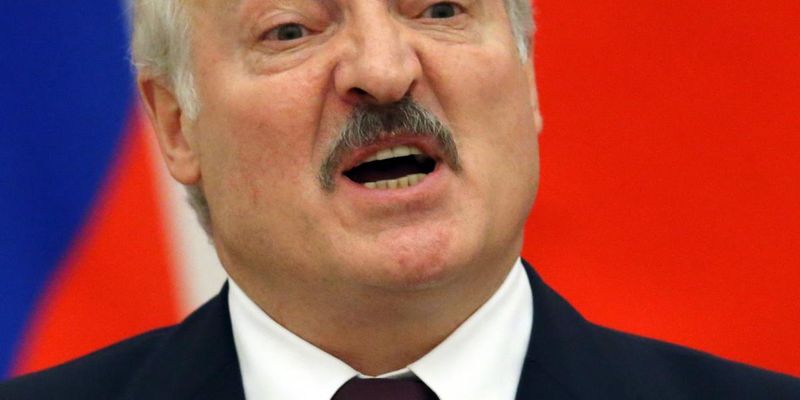 Лукашенко зізнався в ротації військ РФ в Білорусі і закликав народ "не паритися"