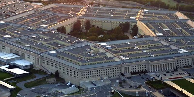 Пентагон рекордно увеличивает расходы на закупку оружия и разработок – Bloomberg