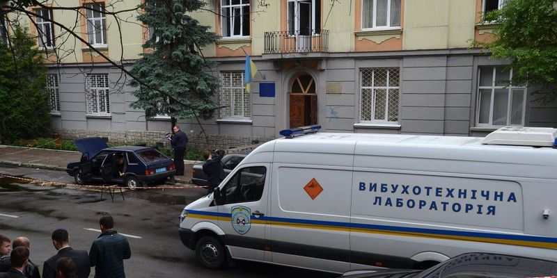 У центрі Києва чоловік виявив бомбу: рятувальники її підірвали