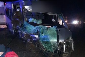 В Херсонской области столкнулись автобус и легковушка: есть жертва