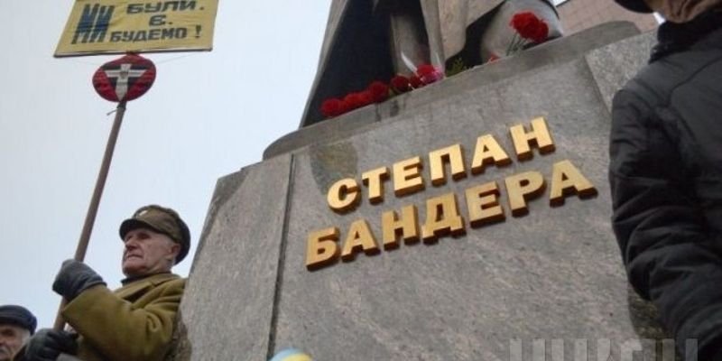 "Батько наш Бандера": київські школярі потролили вчительку-"ватницю"