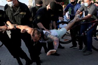 Белорусский активист: в «коридоре смерти» били без разбора - женщин и детей