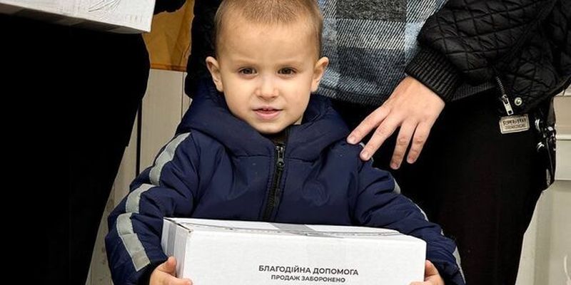 Жителям Сумщины издали продуктовые наборы от Фонда Рината Ахметова
