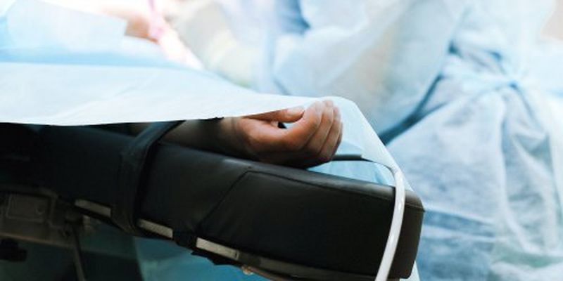 22 роки тому лікарі вперше успішно трансплантували руку людині