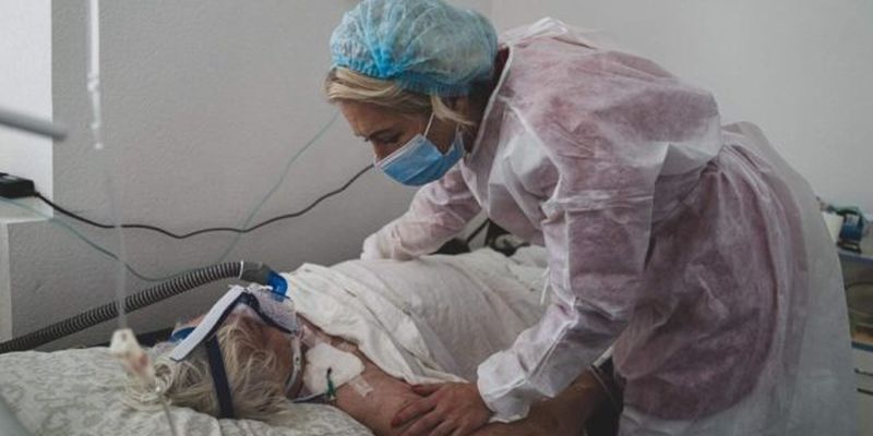 Covid-ситуація критична: Україна в лідерах за смертністю, не вистачає кисню і місць у лікарнях