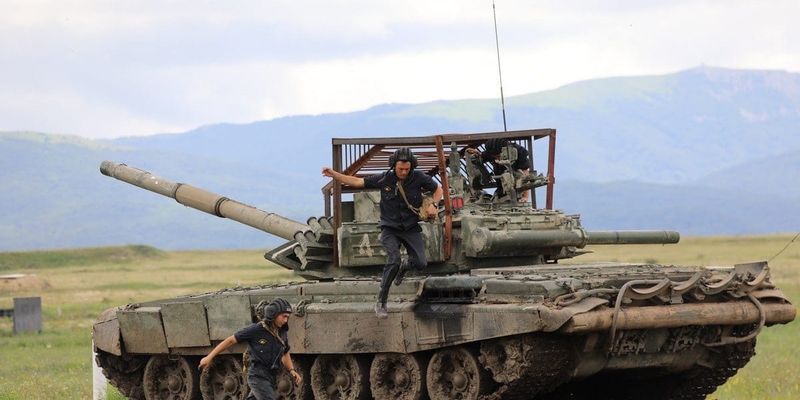 Секреты трофейного танка: как "Азов" захватил Т-72 и что удалось узнать про "царь-РЭБ"