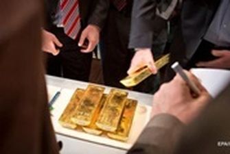 Мировые центробанки увеличили закупку золота в январе - СМИ