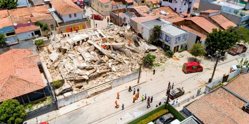 В Бразилии обрушился 7-этажный дом: под завалами люди