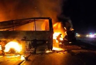 Автобус выгорел дотла: в жуткой аварии в Египте погибли 20 человек