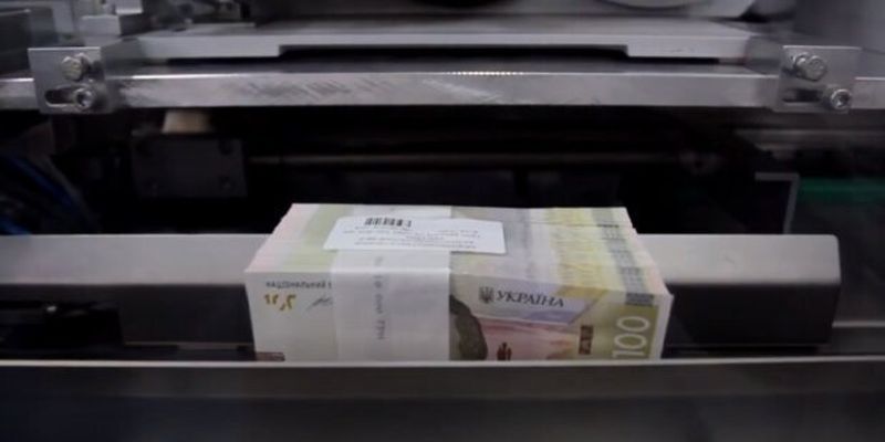 "Ждем инфляцию 50% и доллар по 200?": Нацбанк "печатает" для бюджета миллиарды, украинцы запаниковали