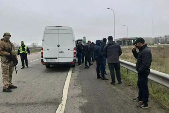 Ехали на провокации: СБУ задержала под Харьковом автобусы с титушками