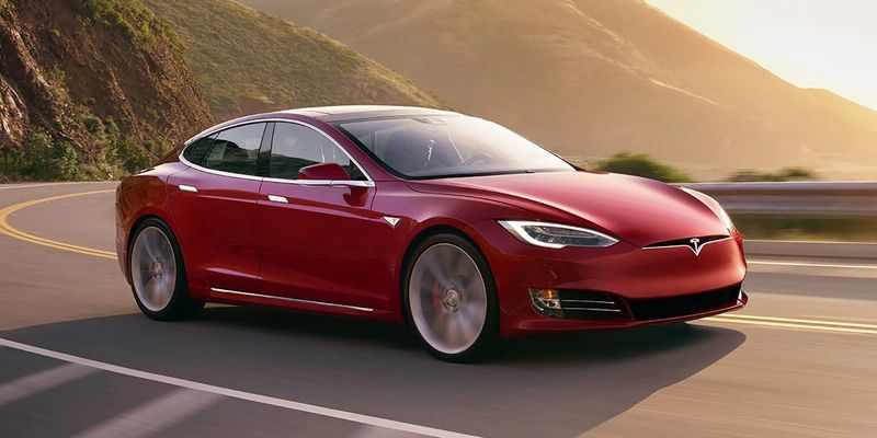 На Tesla подали коллективный иск в суд из-за проблем с ремонтом электромобилей