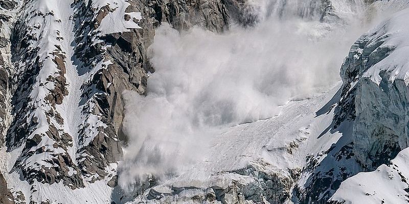 В Гімалаях після сходження лавини зникло 7 людей