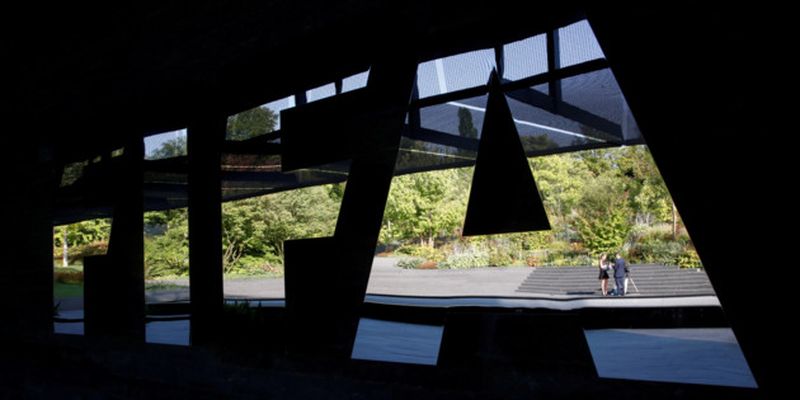 ФИФА внесет изменения в трансферы и запретит футбольные гастроли