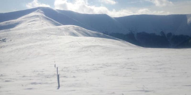 Зима не уходит: в сети показали сказочные фото украинских Карпат в снегу