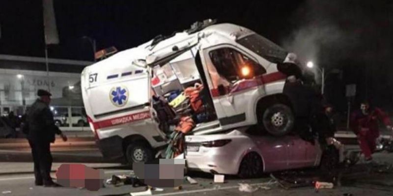 В Виннице произошло кровавое ДТП с участием "скорой": видео