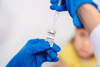 В школах Англии будут предлагать вакцинацию подросткам