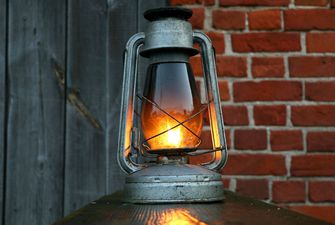 Когда нет света: чем можно заменить свечи в доме
