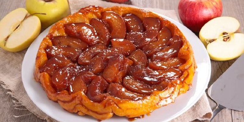 Тарт Татен з яблуками: рецепт простого десерту від Олі Полякової