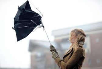 Ураганный ветер: утром 17 февраля в Киеве резко ухудшится погода
