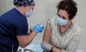 В Киеве заработали 17 пунктов вакцинации педагогов