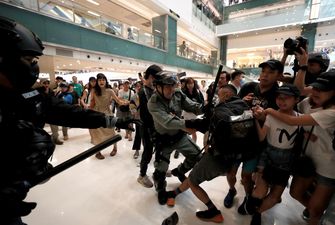 У Гонконзі поліція затримала п'ятьох підлітків за підозрою у вбивстві чоловіка під час акцій протесту