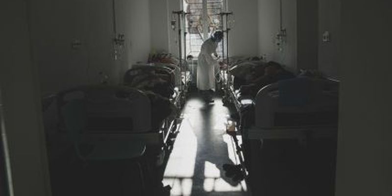 "Кровати остыть не успевают от мертвых людей": анестезиолог рассказал о критической ситуации с Covid-19