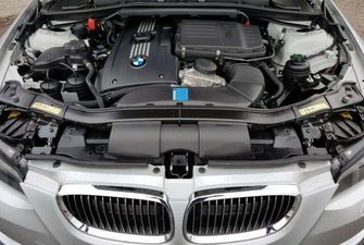 Сверхмощную тюнингованную BMW 3 продают по цене Октавии