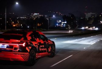 Оновлений електррокар Audi E-Tron Sportback отримав "розумні" фари