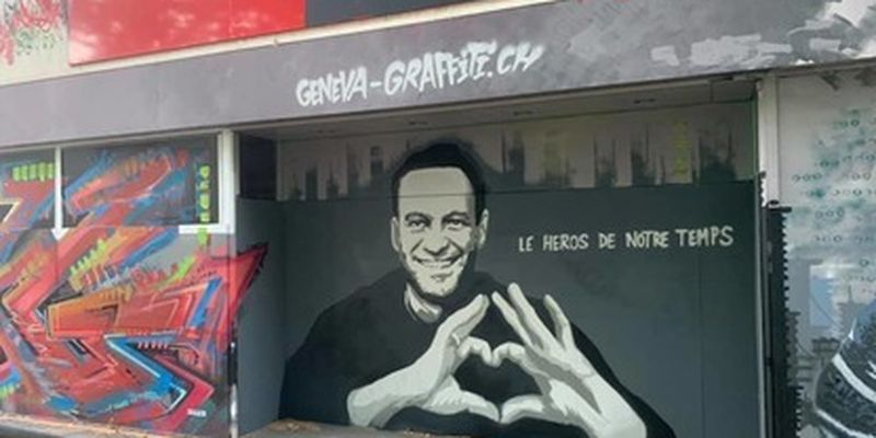 Путина в Женеве "встретит" улыбчивый Навальный: фото и видео