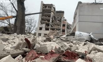 Ракетная атака РФ: в Чернигове известно о 14 убитых и 60 раненых, под завалами люди