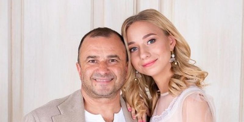 Виктор Павлик и его молодая невеста задумываются о пополнении в семье - пара уже выбрала имена/54-летний артист уже воспитывает троих детей