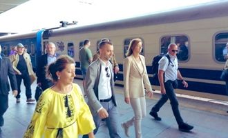 В Киев прибыла глава МИД Словении