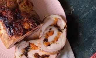 Мясной рулет с сухофруктами для пасхального стола: вкуснее, чем колбаса