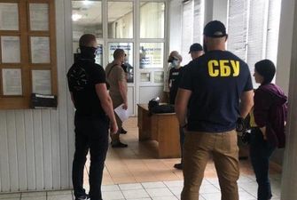 На Закарпатье правоохранители проводят обыски на КПП «Лужанка»