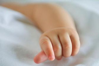 "Ей не больше одного дня": на остановке обнаружили брошенного младенца